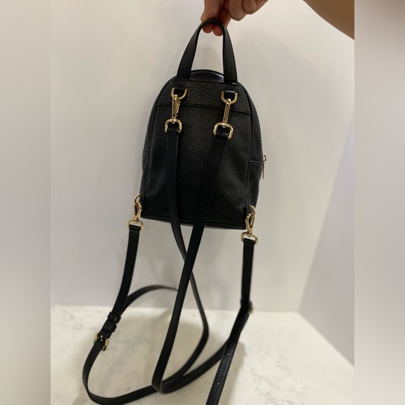 🚨SOLD 🚨👜MICHEAL KORS ✨semi new✨ MINI BACKPACK - Picture 3 of 13